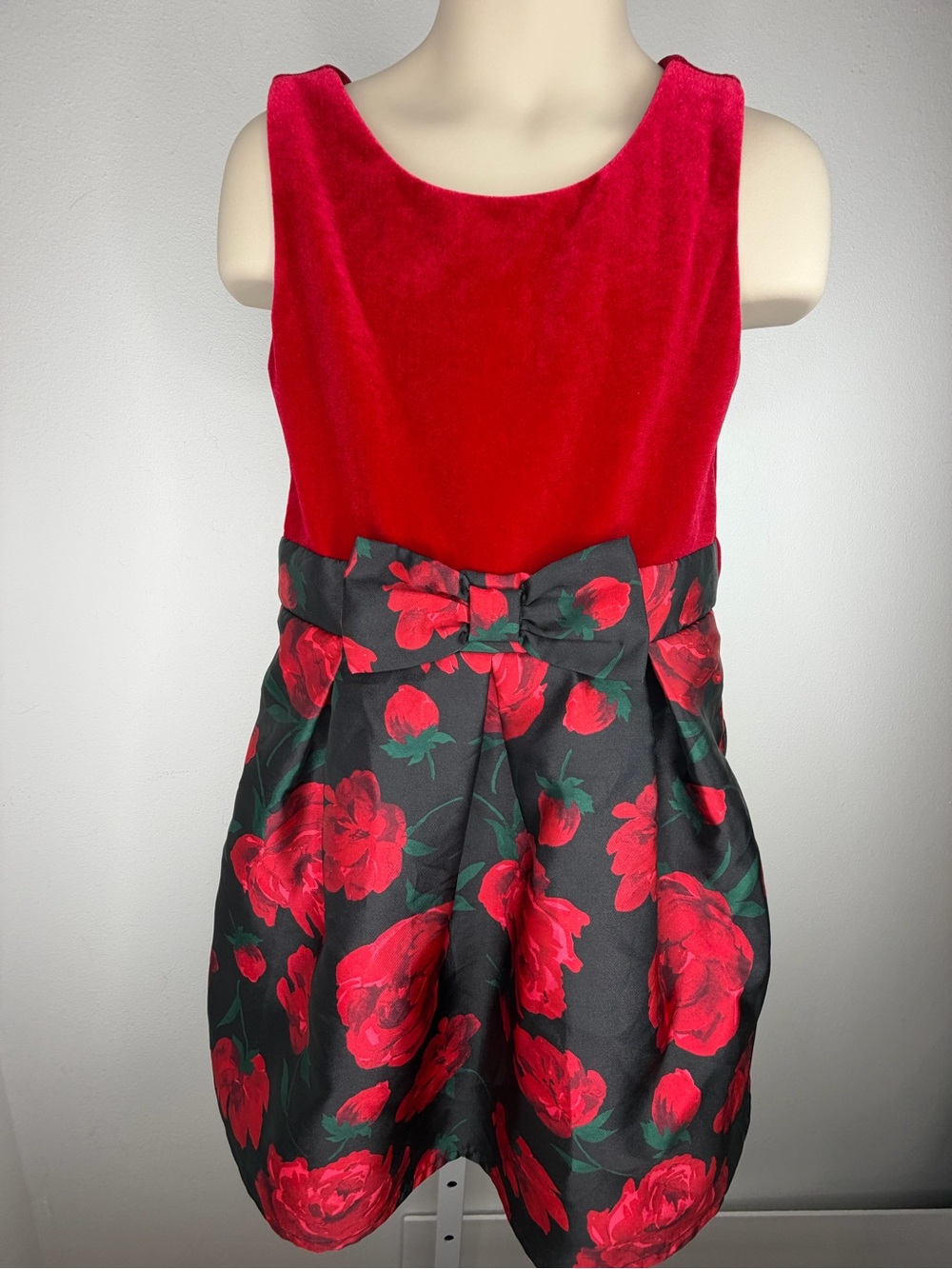 The Children’s Place Girl Holiday Dress Red Velvet Satin Floral Skirt Size 5